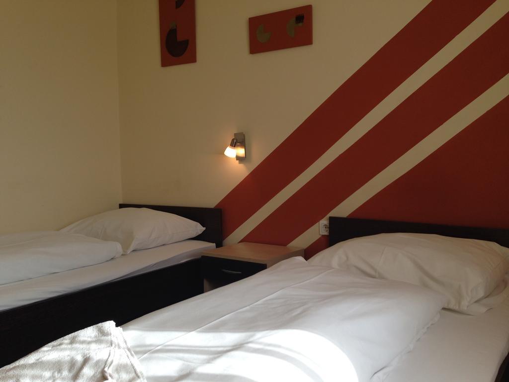 City Hotel Agoston 페치 객실 사진