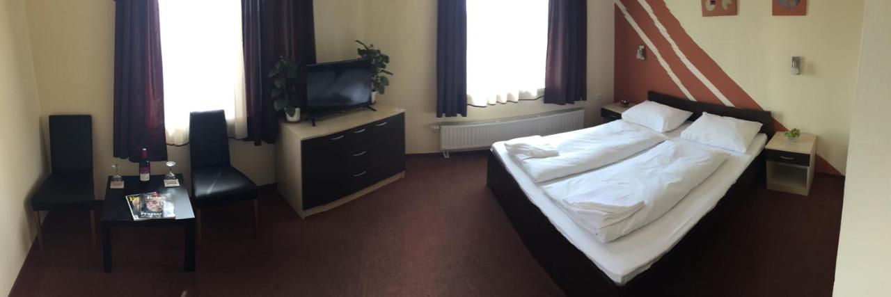City Hotel Agoston 페치 외부 사진