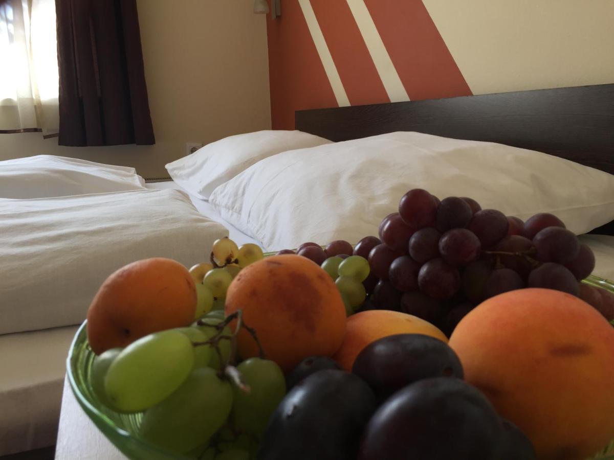City Hotel Agoston 페치 외부 사진