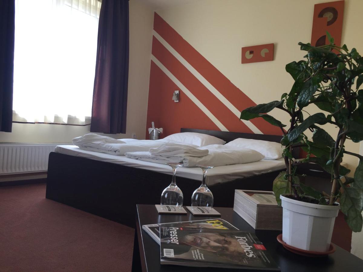 City Hotel Agoston 페치 외부 사진