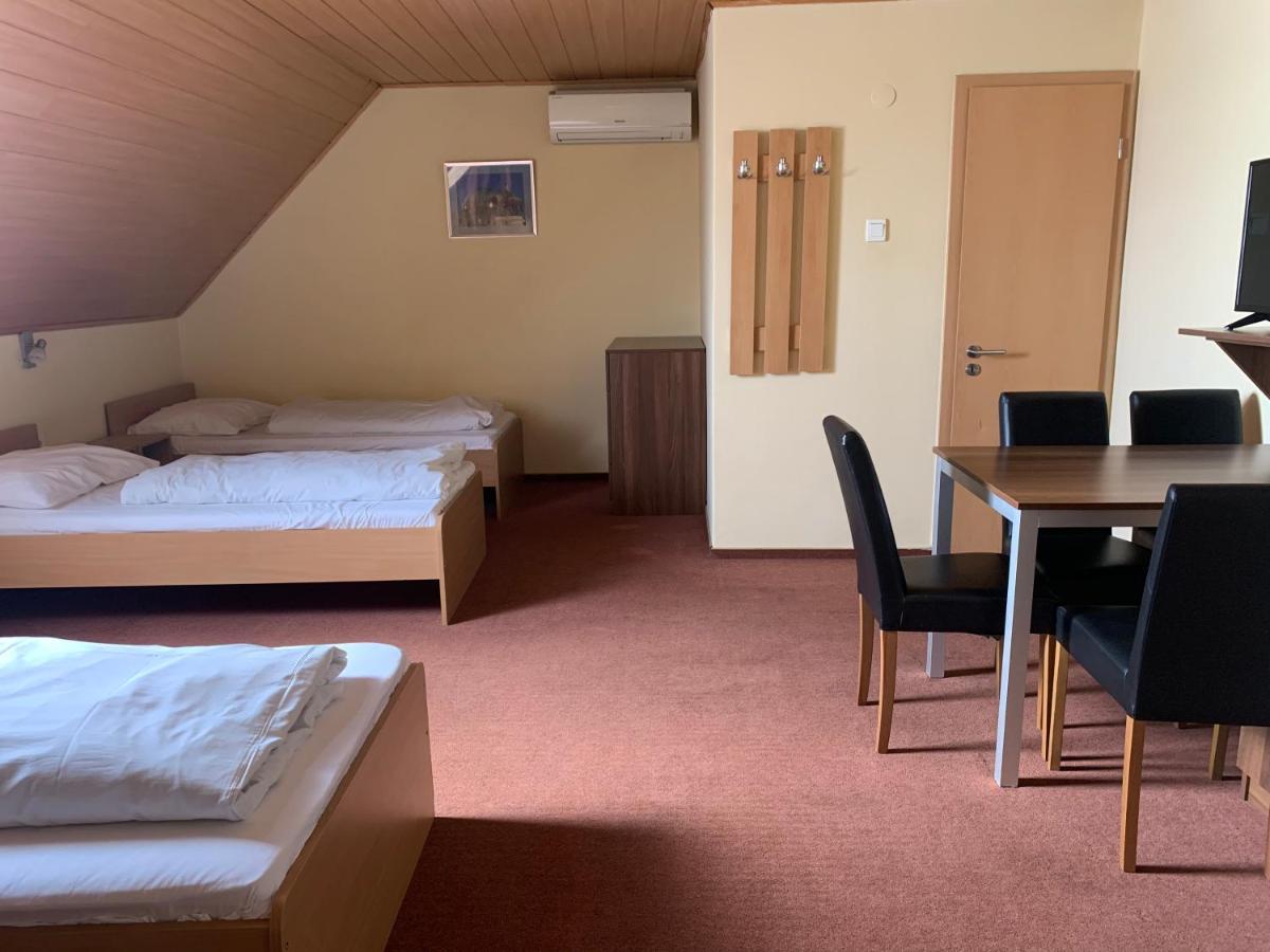 City Hotel Agoston 페치 외부 사진