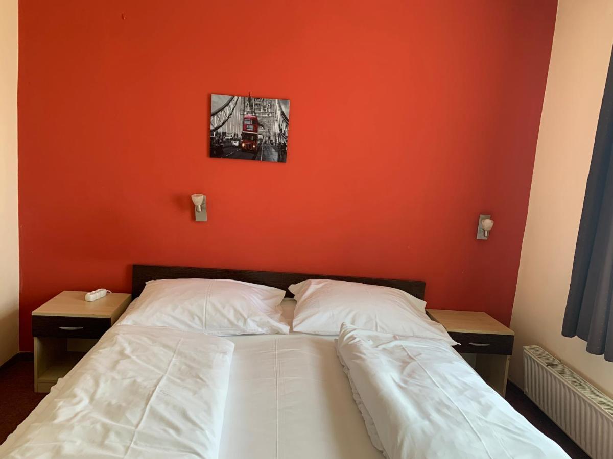 City Hotel Agoston 페치 외부 사진