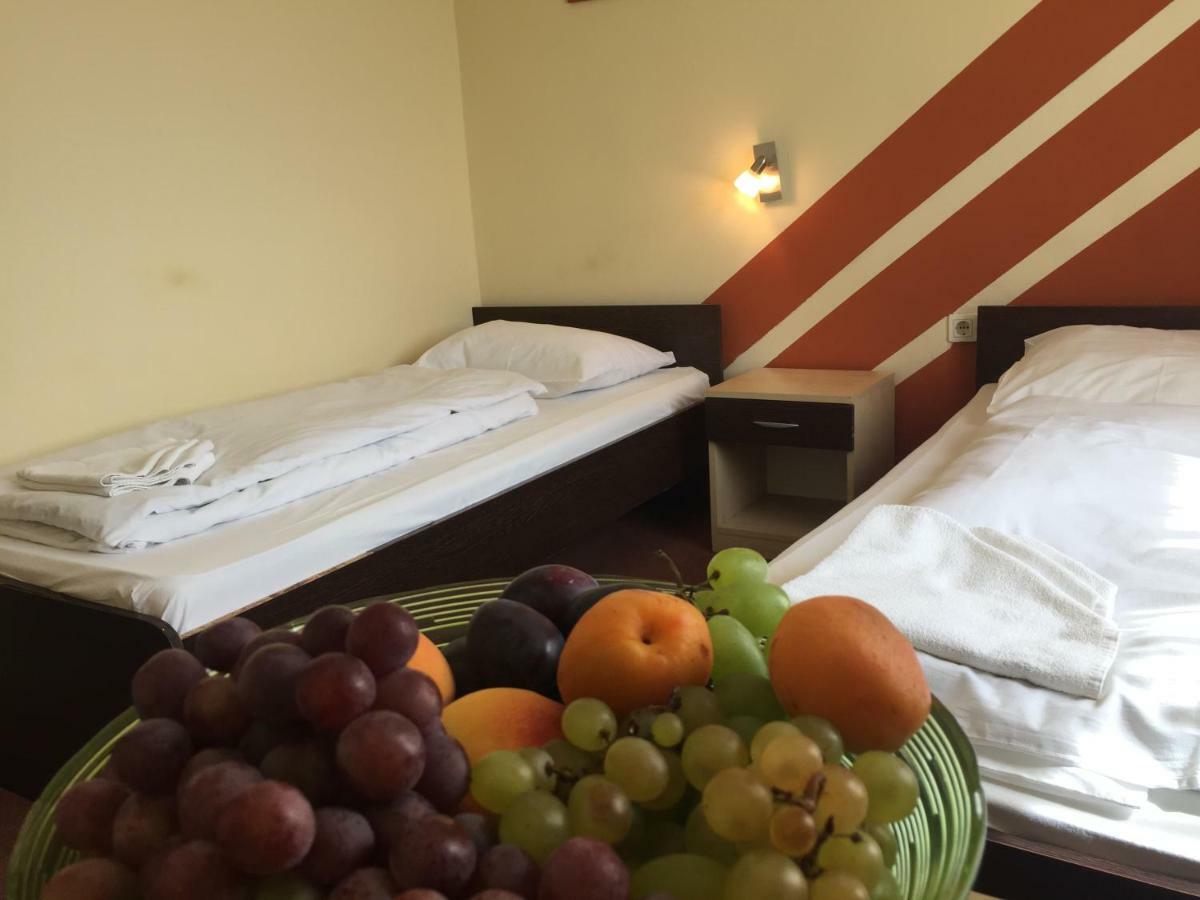 City Hotel Agoston 페치 외부 사진