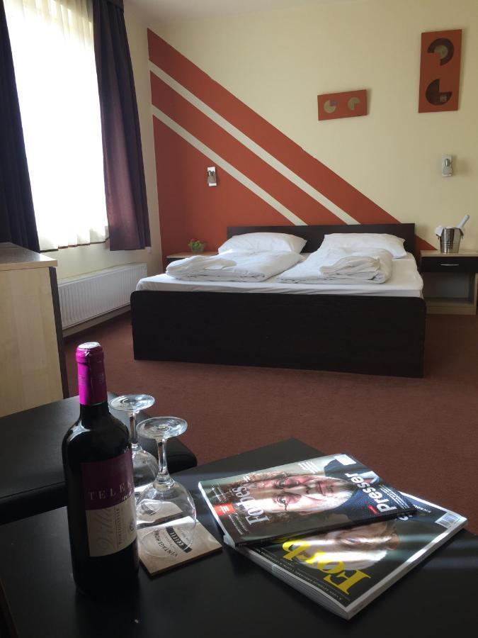 City Hotel Agoston 페치 외부 사진